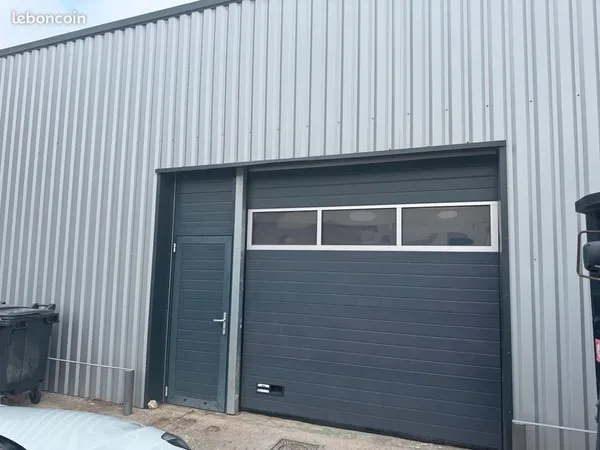 Local commercial 150 m² — Porte sectionnelle — Marché de Gros Perpignan
