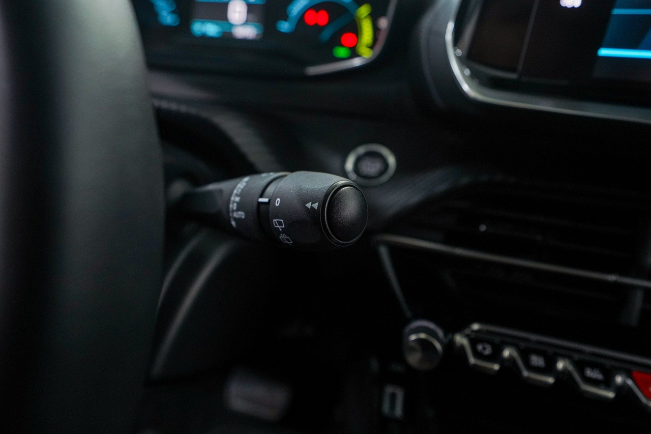 Peugeot 208 — photo 19