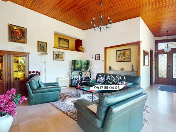 Proche tram 153 m² avec jardin, garage et sous-sol