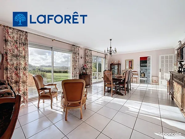 Maison 6 pièces 238 m²