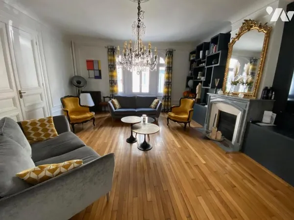 Maison 8 pièces 250 m²