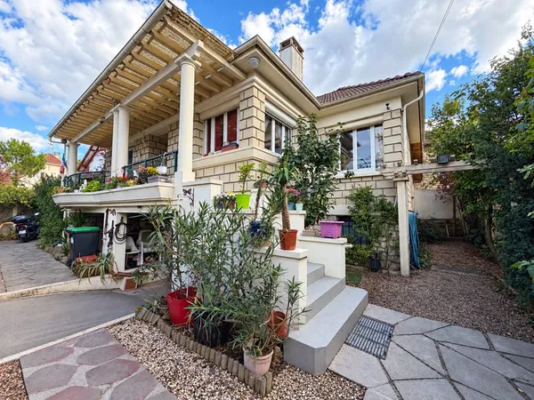 LA VARENNE MAISON INDÉPENDANTE À DEUX PAS DES BORDS DE MAR