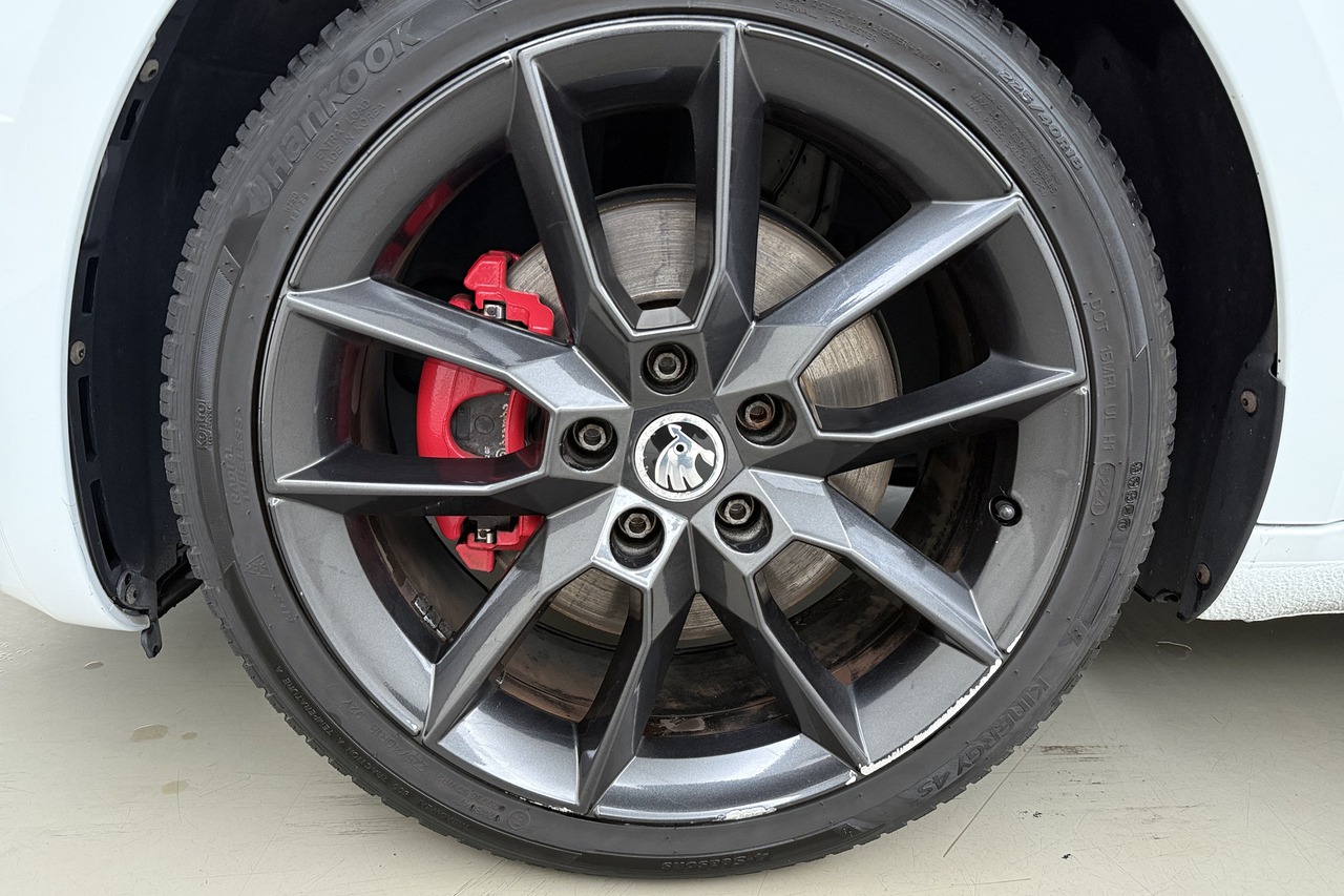 Skoda Octavia Combi — photo 14