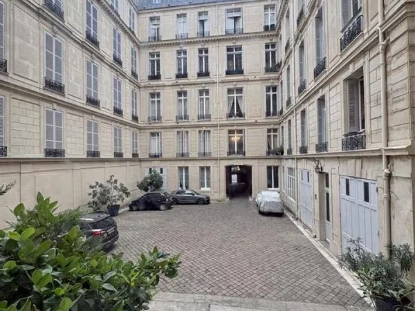 Bureau 92 m²