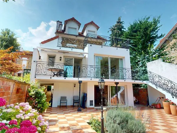 Maison 7 pièces 217 m²