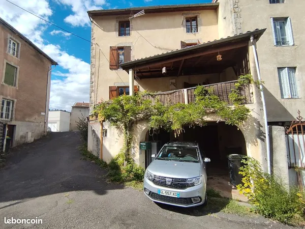 Vends Maison La Monnerie le Montel - 5 pièces - terrasse et petit jardinet non attenant