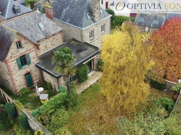 Propriété de caractère en pierre - 143 m2 - 614 m2 de terrain - Centre Bourg