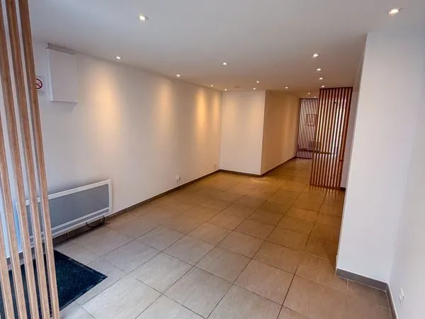 Bureau/local commercial - charges comprises - centre ville