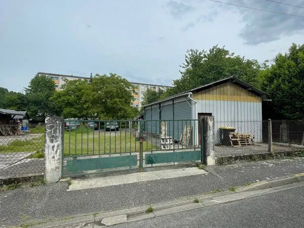 Terrain avec dépôt à louer - Lourdes quartier Lannedarré