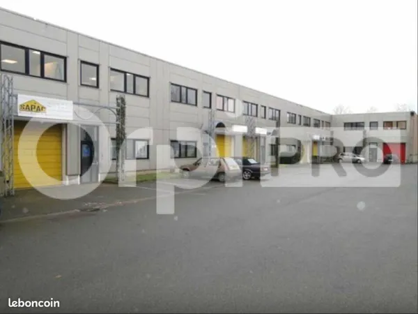 Local d'activité 157 m²