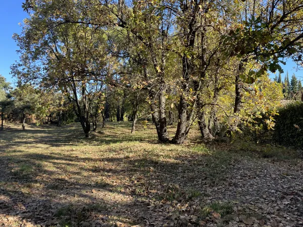 Terrain constructible de 2 150 m² Lorgues