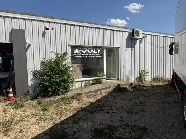 LOCAL PROFESSIONNEL - BUREAUX – TERRAIN CLOS – BRIOUDE
