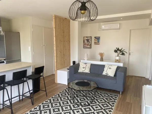 APPARTEMENT P4 MEUBLE- SQUARE DE LA COURONNE NIMES