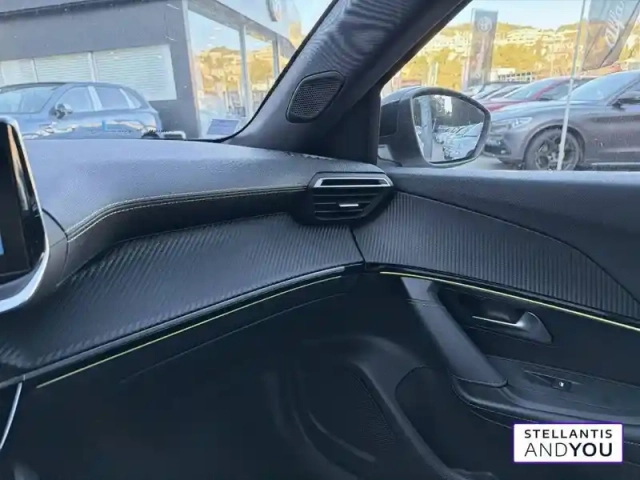 Peugeot 2008 puretech 130 s&amp;s eat8 — photo 32