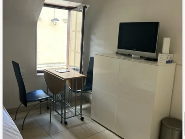Chambre meublée 14 m² avec douche, WC ALENÇON Centre