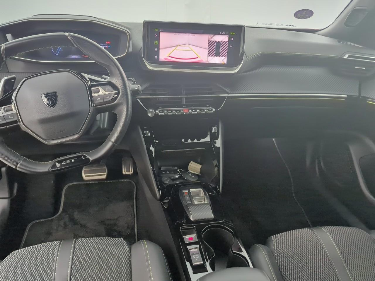 Peugeot 2008 puretech 130 s&s eat8 gt — photo 8