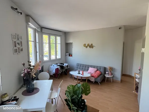 T2 lumineux 41m² avec prêt de meubles - Vue Mayenne & Parking - Laval Centre