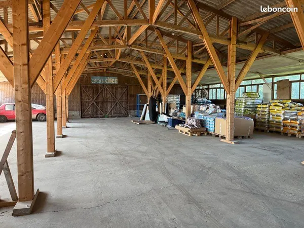 Bel surface de stockage dans Environement paisible