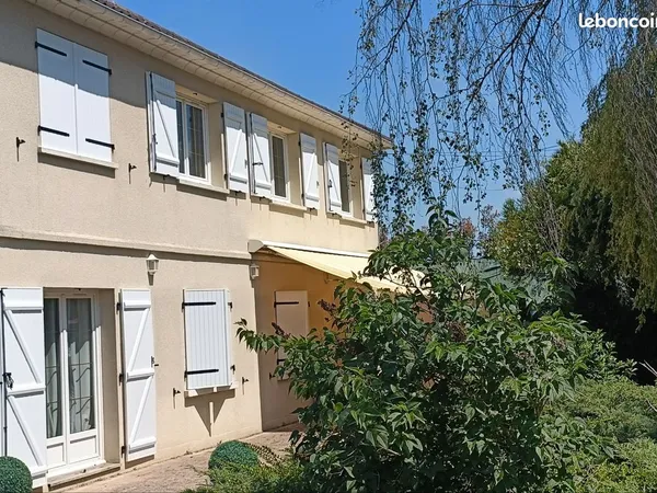 Chambre meublée