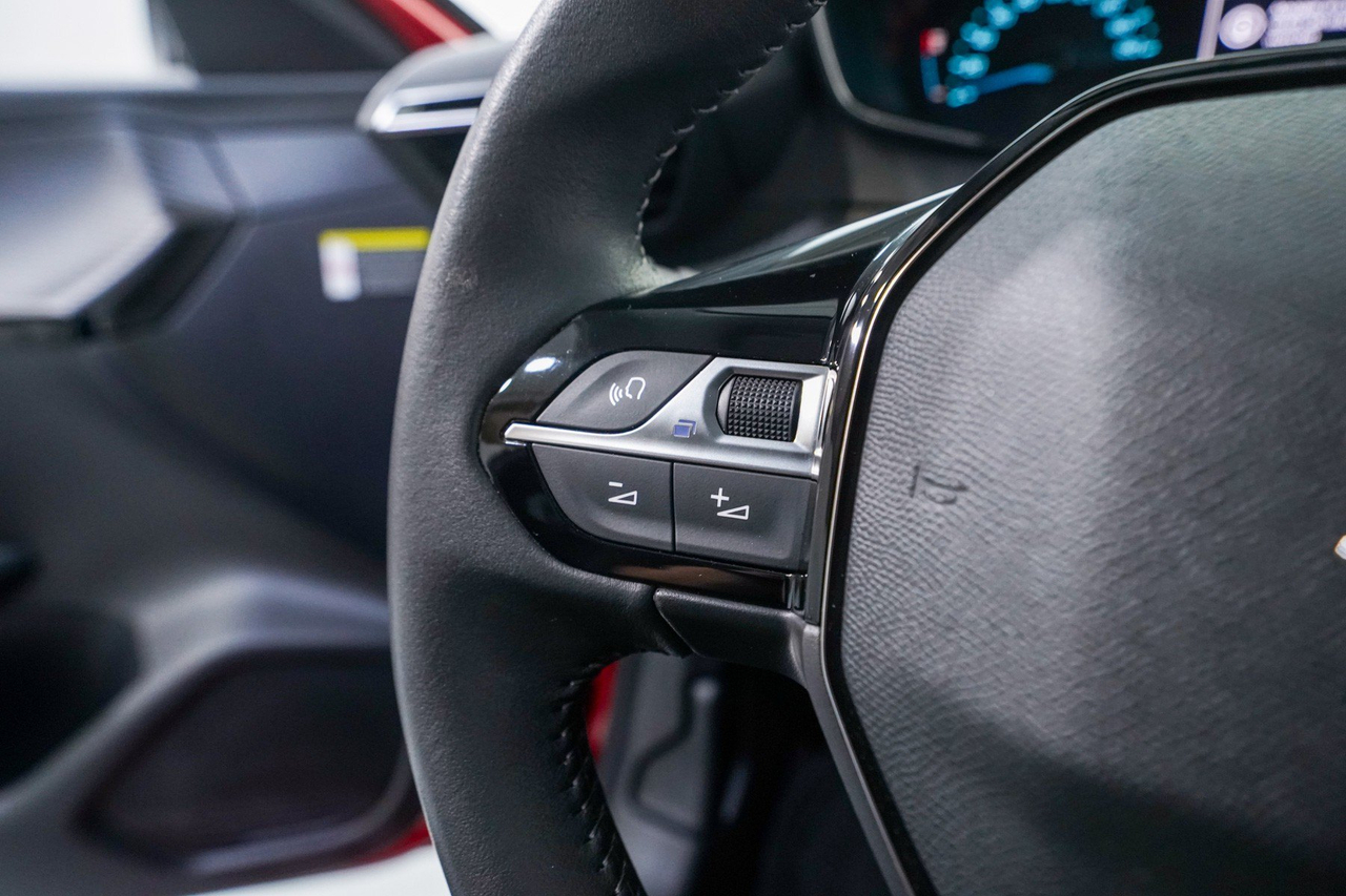 Peugeot 208 — photo 20