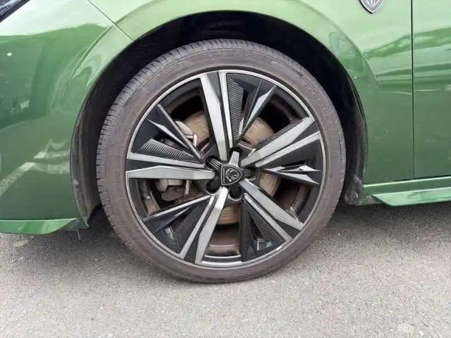 Peugeot 308 phev 225 e-eat8 — photo 69