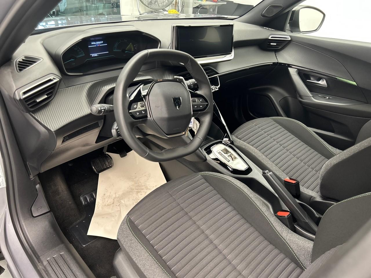 Peugeot 2008 hybrid 136 e-dcs6 active — photo 9