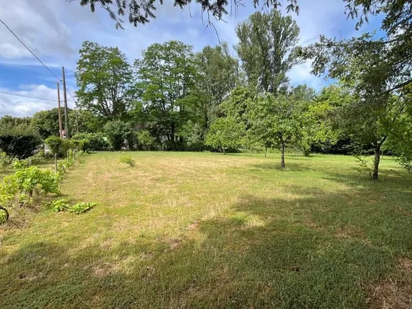 Terrain 1599 m²