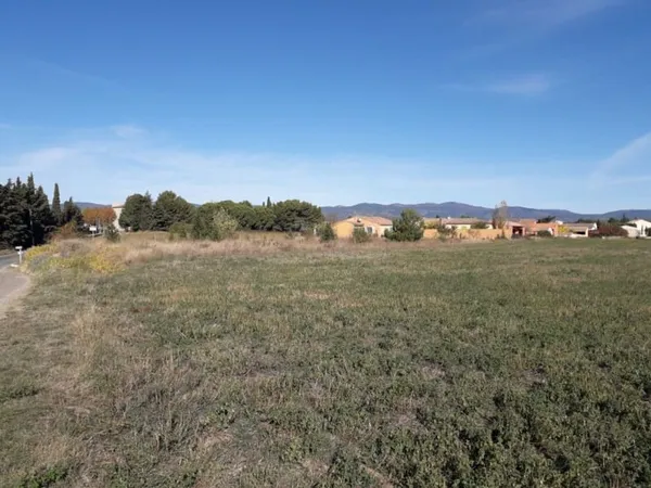Terrain 600 m²