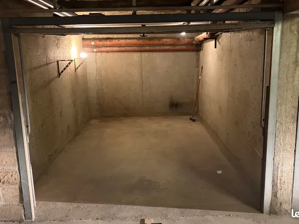 Garage fermé spacieux et sécurisé - Évry Bras de Fer