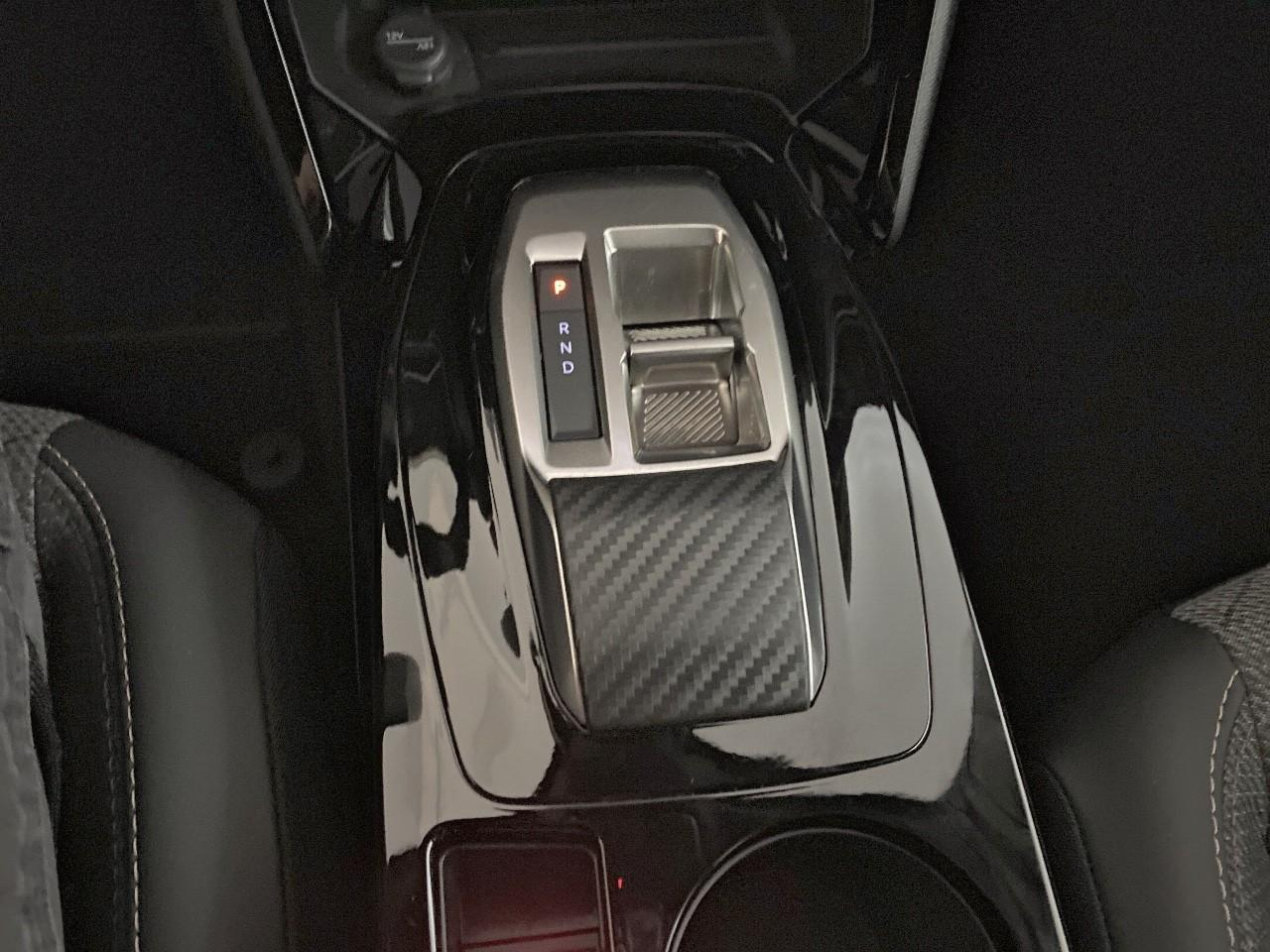 Peugeot 2008 hybrid 145 ch e-dcs6 allure — photo 17