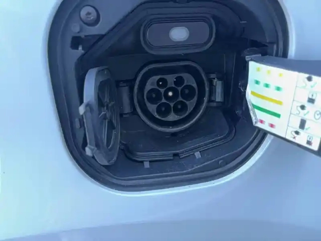 Renault Twingo iii e-tech — photo 18