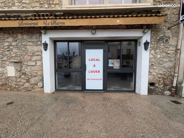 Local commercial à louer - idéal boulangerie artisanale - forte visibilité sur axe passant