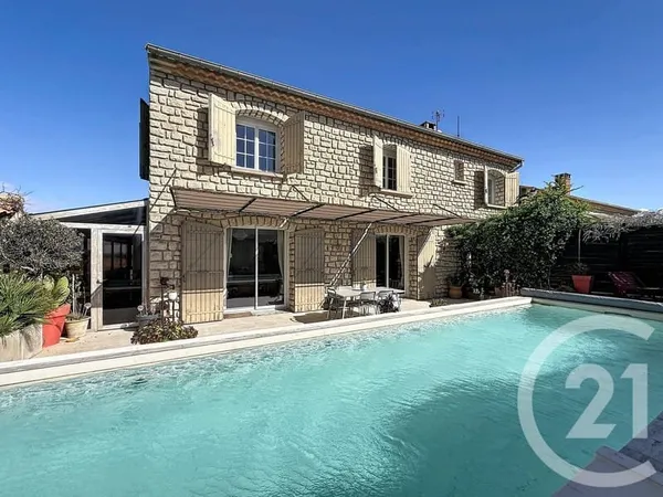 Maison 9 pièces 256 m²