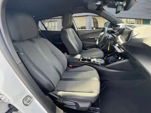 Peugeot 2008 puretech 130 s&amp;s eat8 allure pack — photo 9