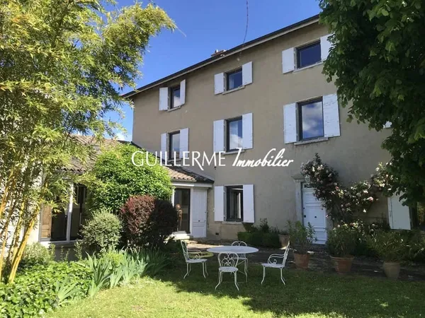 Maison 10 pièces 330 m²