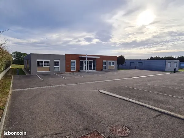 Pour investir et / ou occuper, beaux bureaux fonctionnels en parfait état