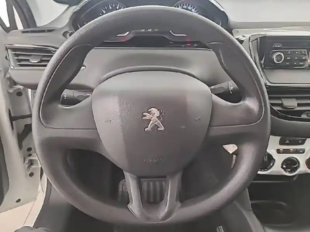 Peugeot 208 puretech 68ch bvm5 — photo 9