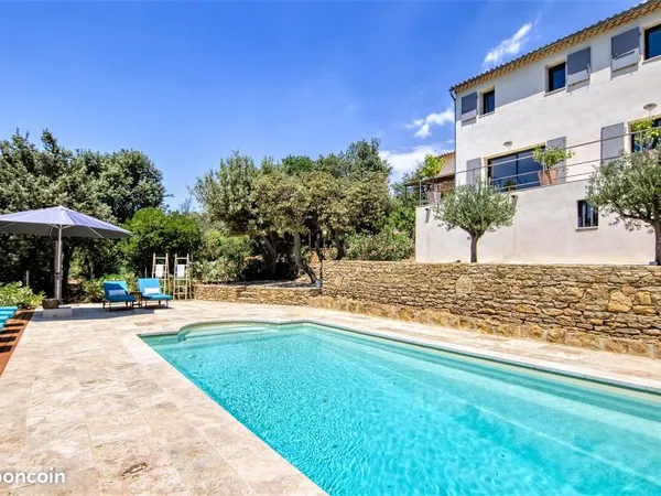 Villa 8 pièces 237 m²