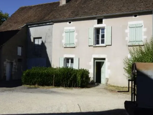 Votre agence France Loire Aubigny S/Nère vous propose cette maison à la location sur la commune de S