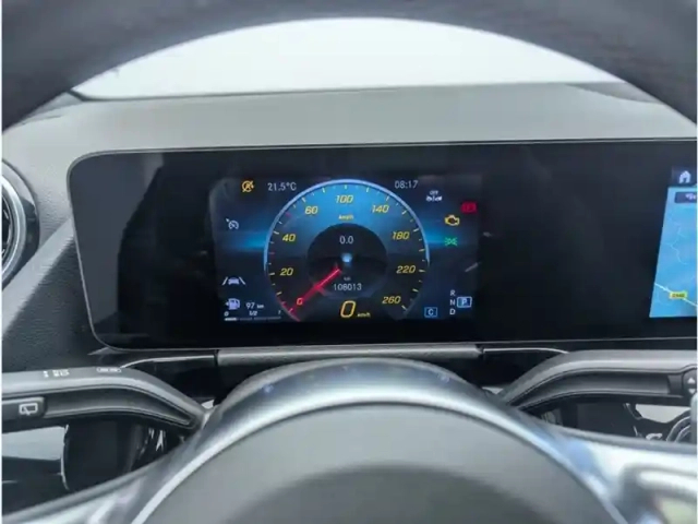 Mercedes Gla 200 d amg line — photo 20