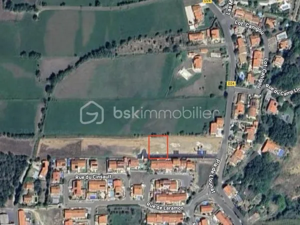 Terrain 325 m²