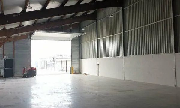Local d'activité 384 m²