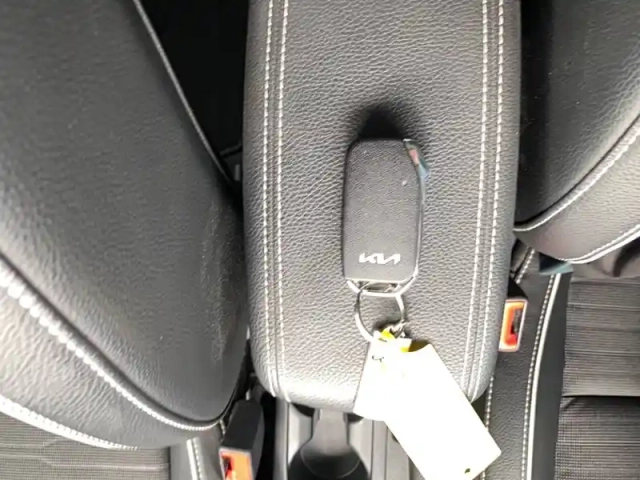 Kia Stonic 1.0 t-gdi 100 ch dct7 — photo 22