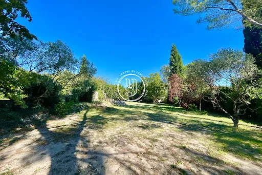 Terrain 600 m²