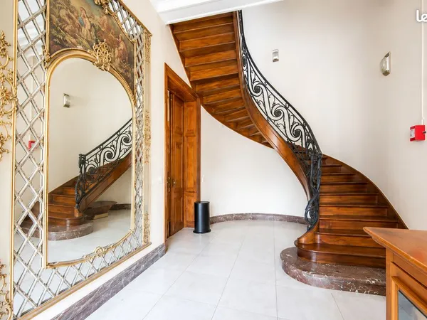 Maison 20 pièces 700 m²