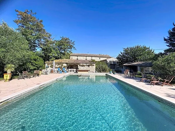 Maison 9 pièces 331 m²