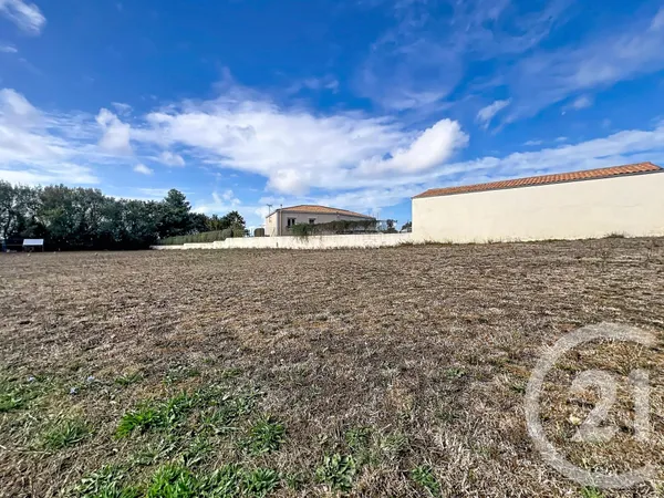 Terrain 900 m²