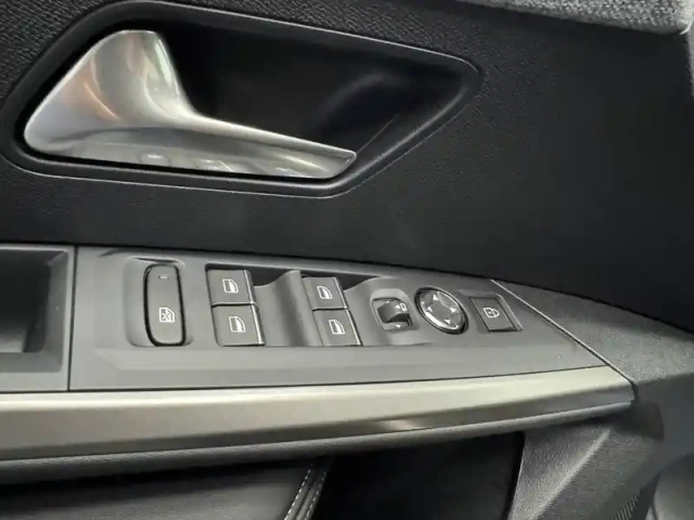 Peugeot 5008 electrique 210 ch 73 kwh — photo 21