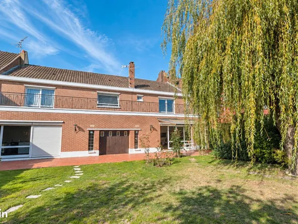 Maison 10 pièces 237 m²