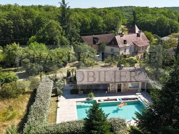 Hôtel 12 pièces 296 m²